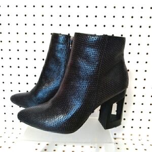 Women's Boots | Black Ankle Snakeskin print Heeled Zip Up Made in ITALY  Sz 7.5